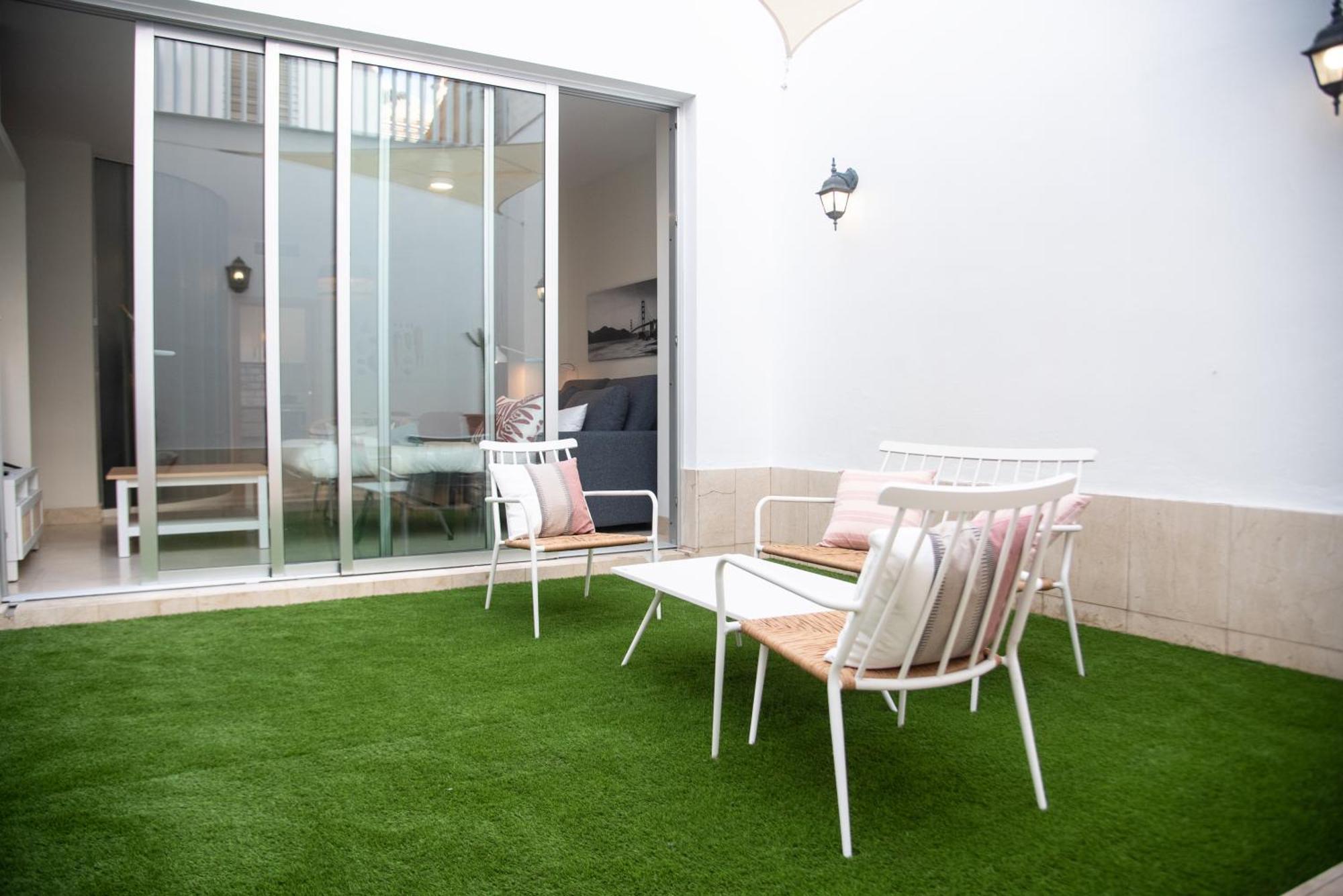 Tentudia Charming Apartments With Private Roof-Top Or Patio In San Bernardo By Ocityzen Sevilla Kültér fotó