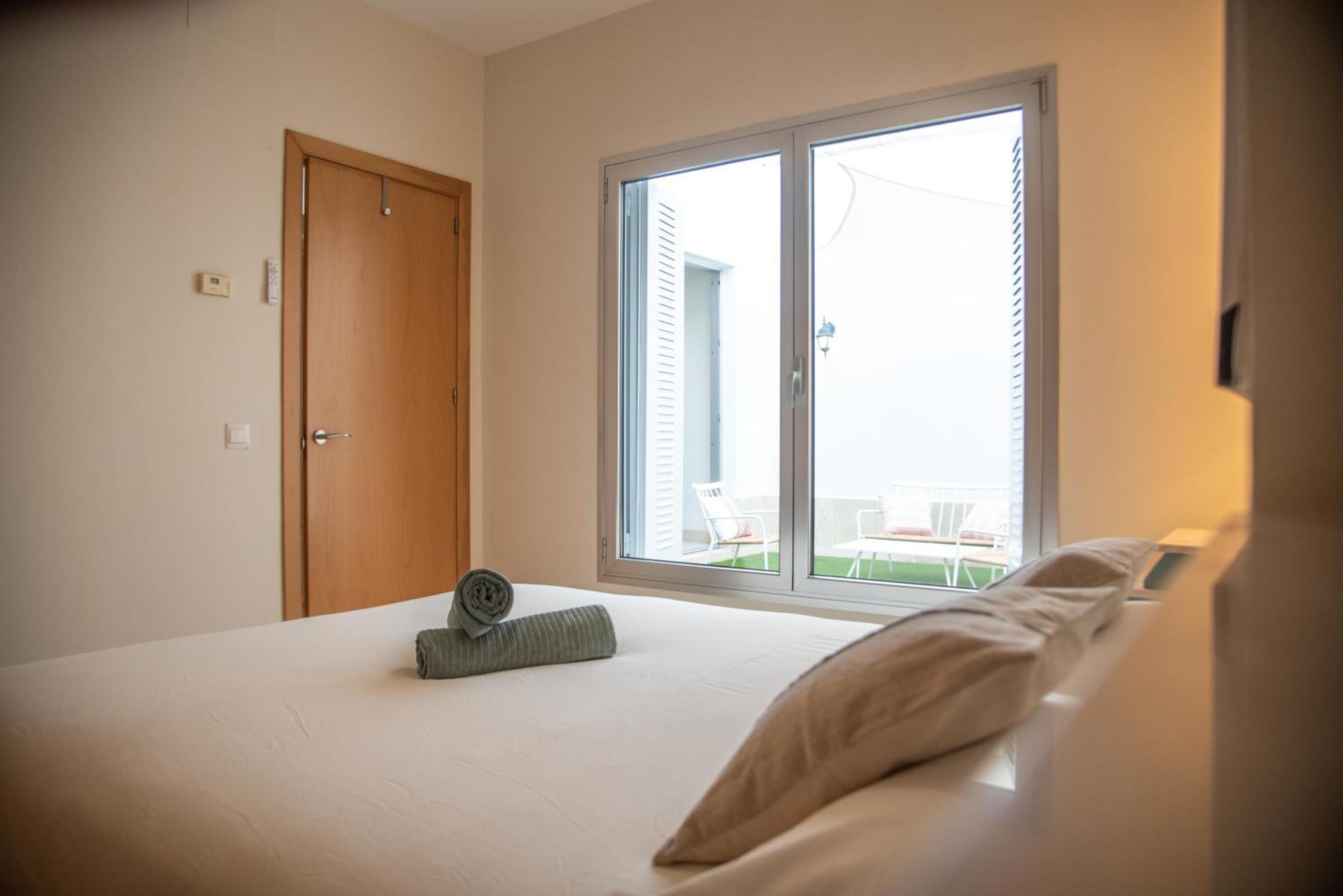 Tentudia Charming Apartments With Private Roof-Top Or Patio In San Bernardo By Ocityzen Sevilla Kültér fotó