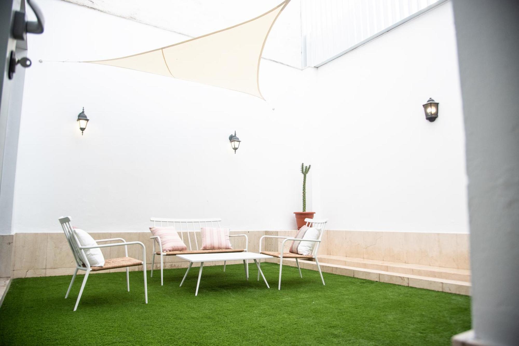 Tentudia Charming Apartments With Private Roof-Top Or Patio In San Bernardo By Ocityzen Sevilla Kültér fotó